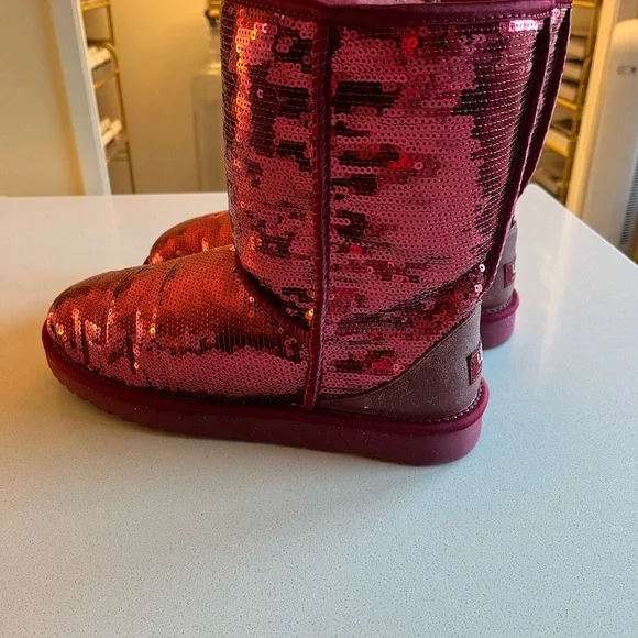 UGG Women’s Size 11 Sparkling Red Sequin Boots with Fuzzy Lining - Picture 4 of 16